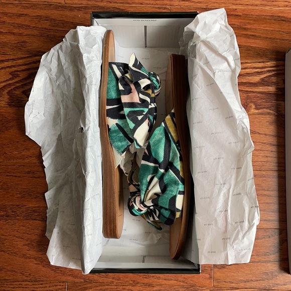 Dolce Vita Parin Sandal - Picture 4 of 4